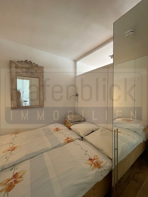 Schlafzimmer mit Oberlichtscheibe Wohnung Sierksdorf