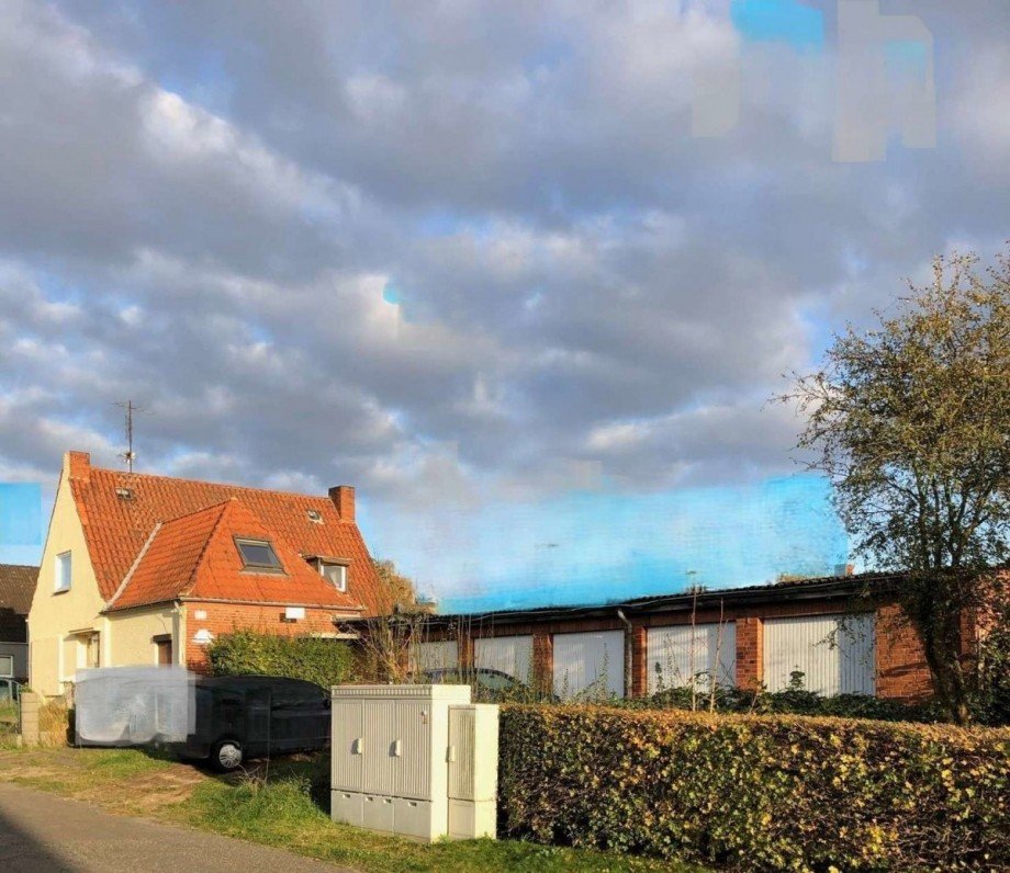 Stra�enseite.5 Garagen Mehrfamilienhaus L�beck