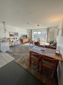 Wohnzimmer lichtdurchflutet Top Lage am Strand ! 2 Zimmer Wohnung -2 Balkone -Stellplatz -Teilmeerblick- Scharbeutz - Haffkrug