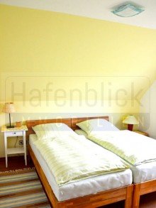 Schlafzimmer-1 Gem�tliche Firmenwohnung-Ferienwohnung-Panoramablick in Seevetal - mit Bahnanbindung nach Hamburg
