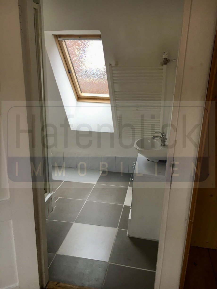 Duschbad DG Mehrfamilienhaus L�beck