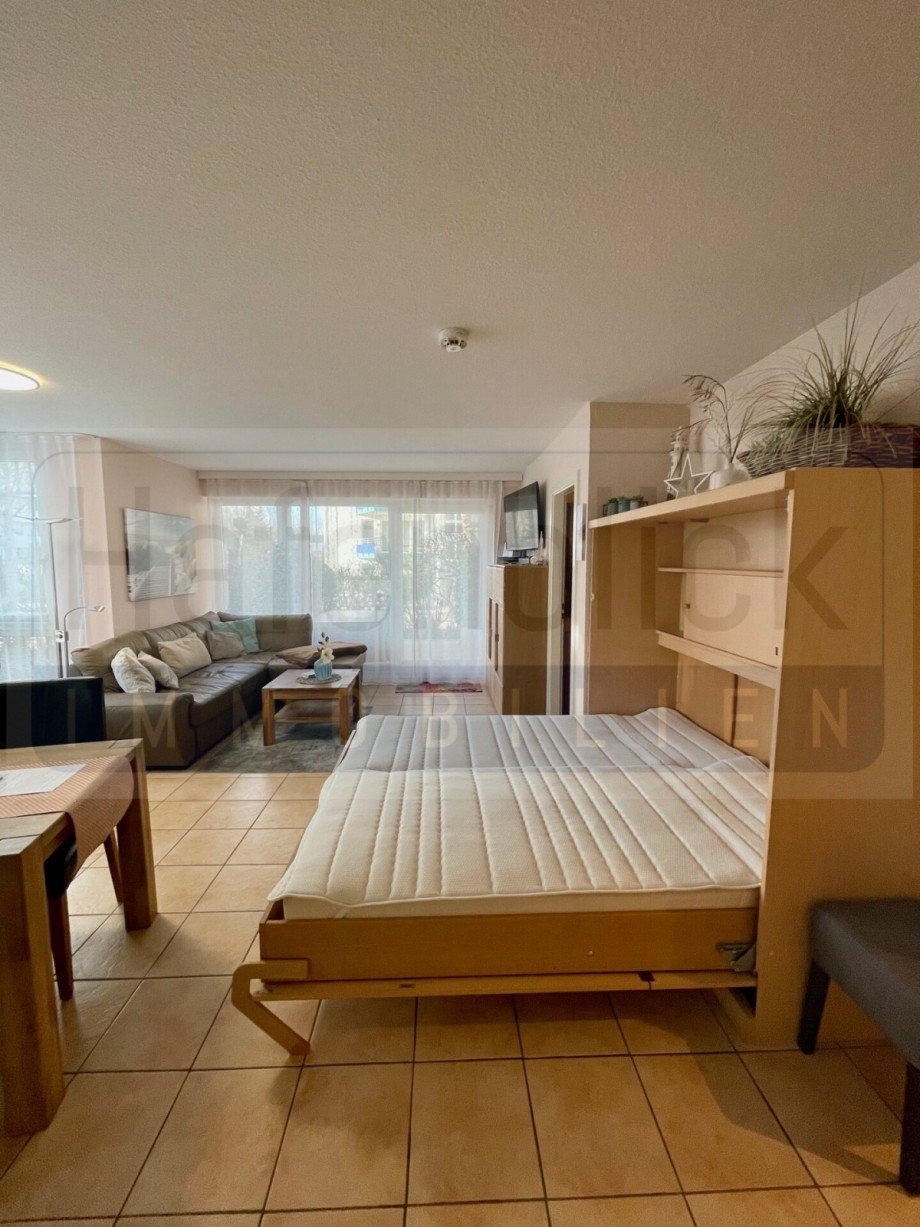 Klappbett im Wohnzimmer Erdgeschosswohnung Scharbeutz