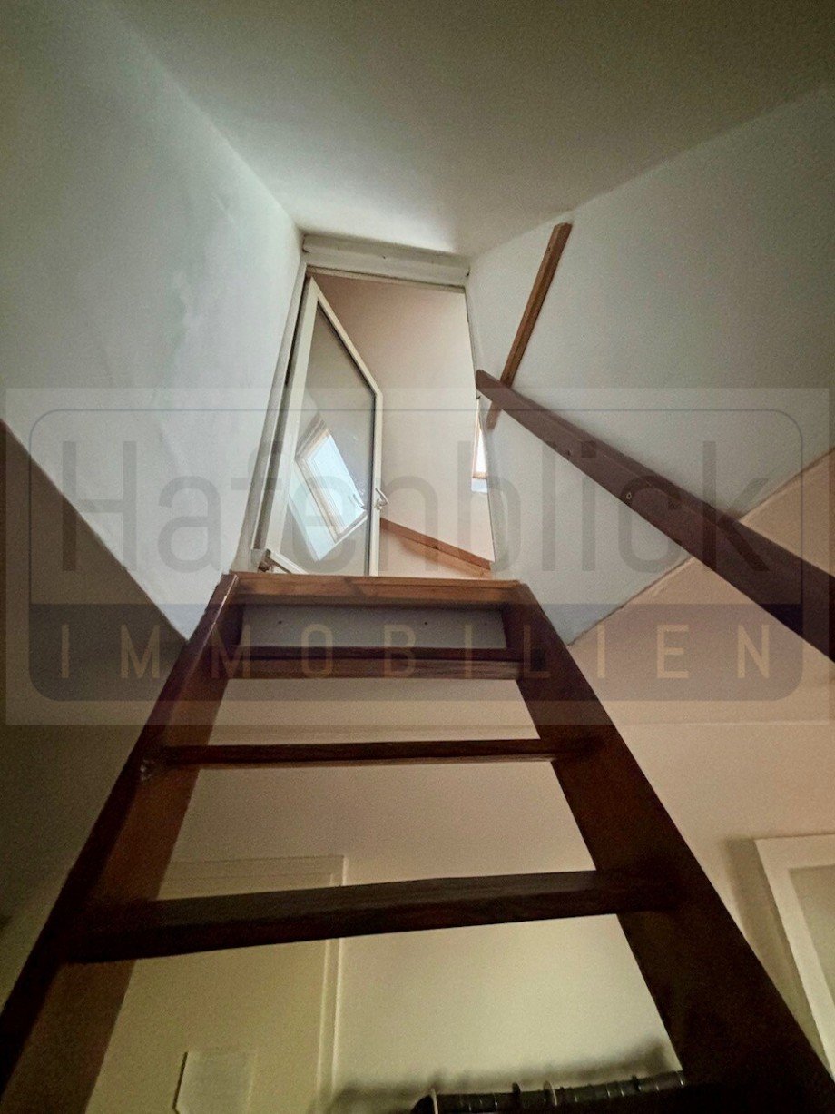 Treppe Spitzboden Mehrfamilienhaus L�beck
