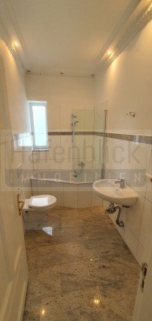 Badezimmer Top Lage-Wasserblick ! Sanierte 4-Zimmer-Altbau-2 Balkone-Denkmalschutz Abschreibung