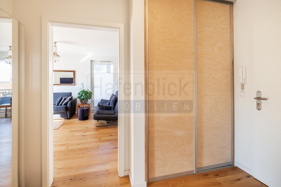 Eingangsbereich mit Einbauschrank Dachgeschosswohnung Bad Schwartau
