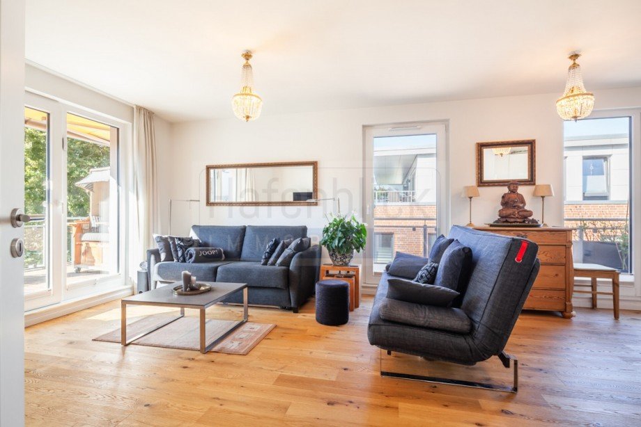Lichtdurchflutetes Wohnzimmer Dachgeschosswohnung Bad Schwartau