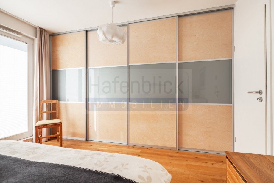 Hochwertiger Einbauschrank Schlafzimmer Dachgeschosswohnung Bad Schwartau