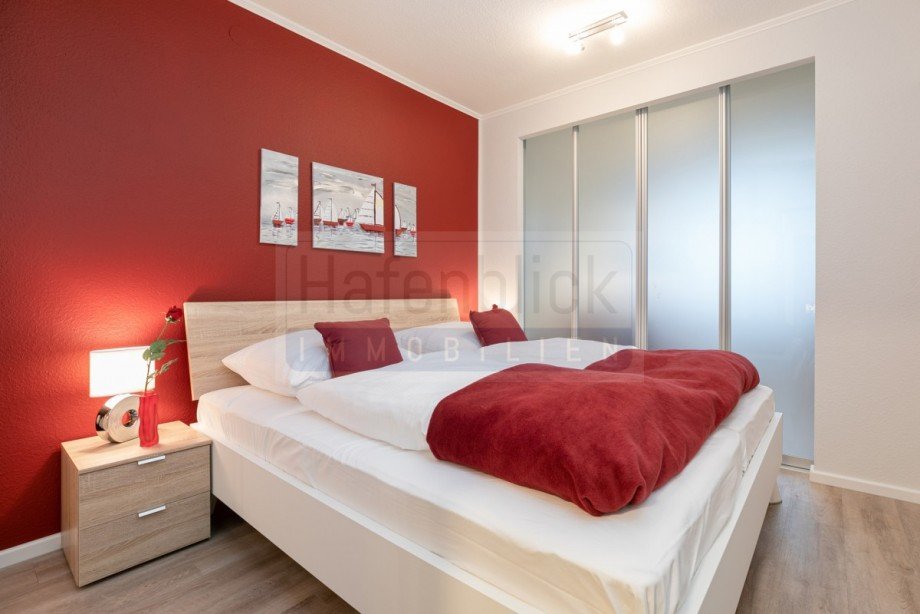 Schlafzimmer mit Glasschiebet�r Etagenwohnung Gr�mitz