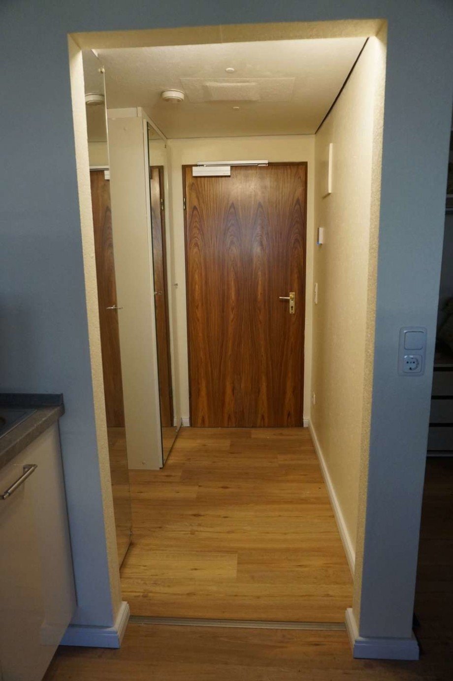 Flur mit Einbauschr�nken Etagenwohnung Timmendorfer Strand