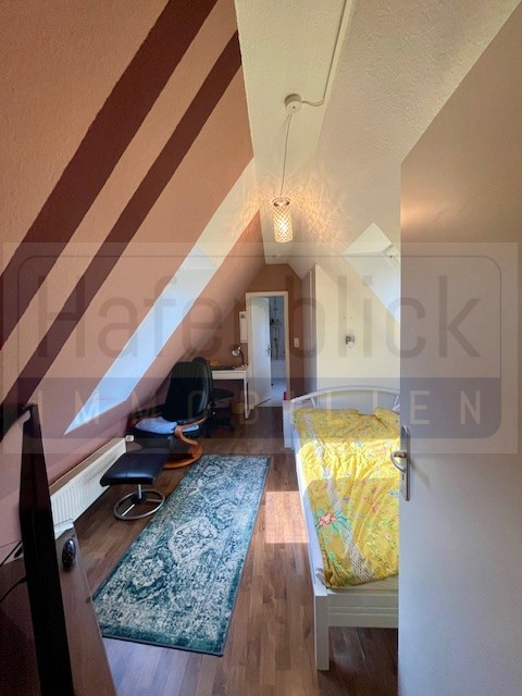 Schlafzimmer DG Durchblick Vollbad Etagenwohnung L�beck / Travem�nde