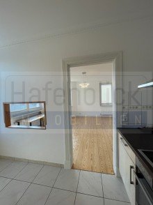 Durchblick K�che Direkt an der Kieler F�rde ! Sanierte 3-Zi-Altbauwohnung-Terrasse zum Garten- Denkmalschutz