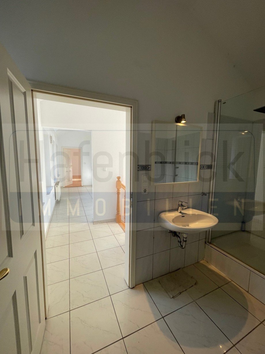 Durchblick vom Badezimmer Einfamilienhaus Kiel / Pries