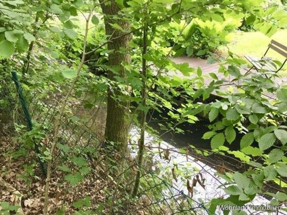 Garten mit Flusslauf Einfamilienhaus Ammersbek