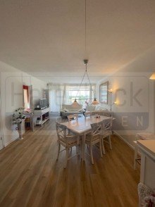 Wohnzimmer mit Balkonfenster Ostseedomizil mit seitlichem Meerblick-modernisierte 2,5 Zi Wohnung