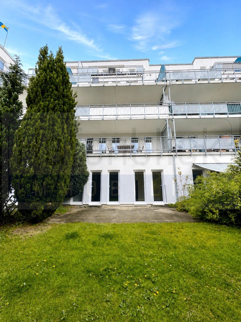 Gartenseite mit Terrasse Hamburg Erdgeschosswohnung Lichtdurchflutete 2,5-Zimmer-Terrassenwohnung mit Tiefgaragenstellplatz-frei verf�gbar