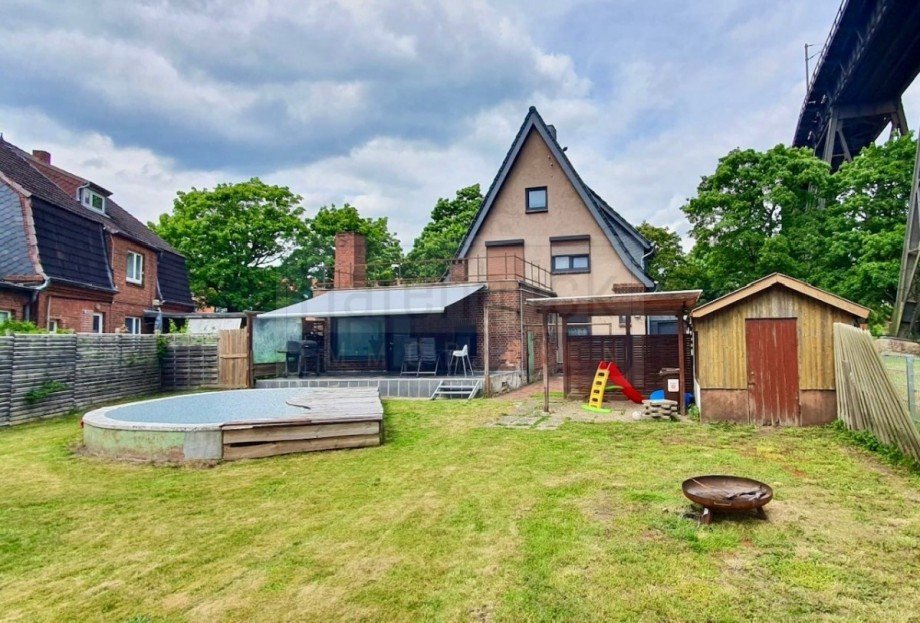 Hausansicht Gartenseite Einfamilienhaus Rendsburg