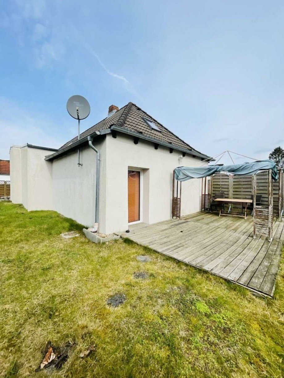 R�ckseite.Terrasse Einfamilienhaus L�beck