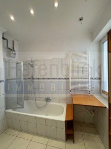 Vollbad Direkt an der Kieler F�rde ! Sanierte 3-Zi-Altbauwohnung-Terrasse zum Garten- Denkmalschutz