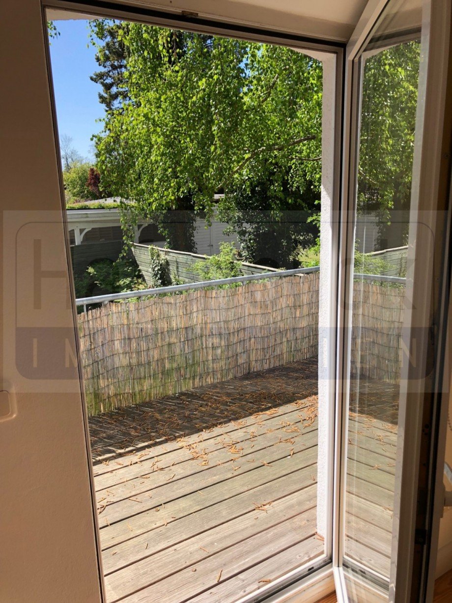 Blick vom Schlafzimmer auf den Balkon Einfamilienhaus Kiel / Pries