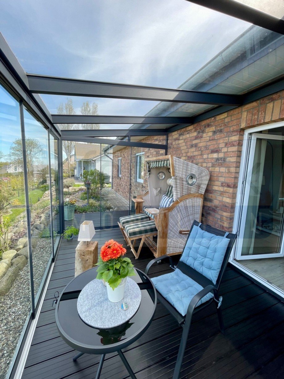 Wintergarten mit Strandkorb Bungalow Heiligenhafen