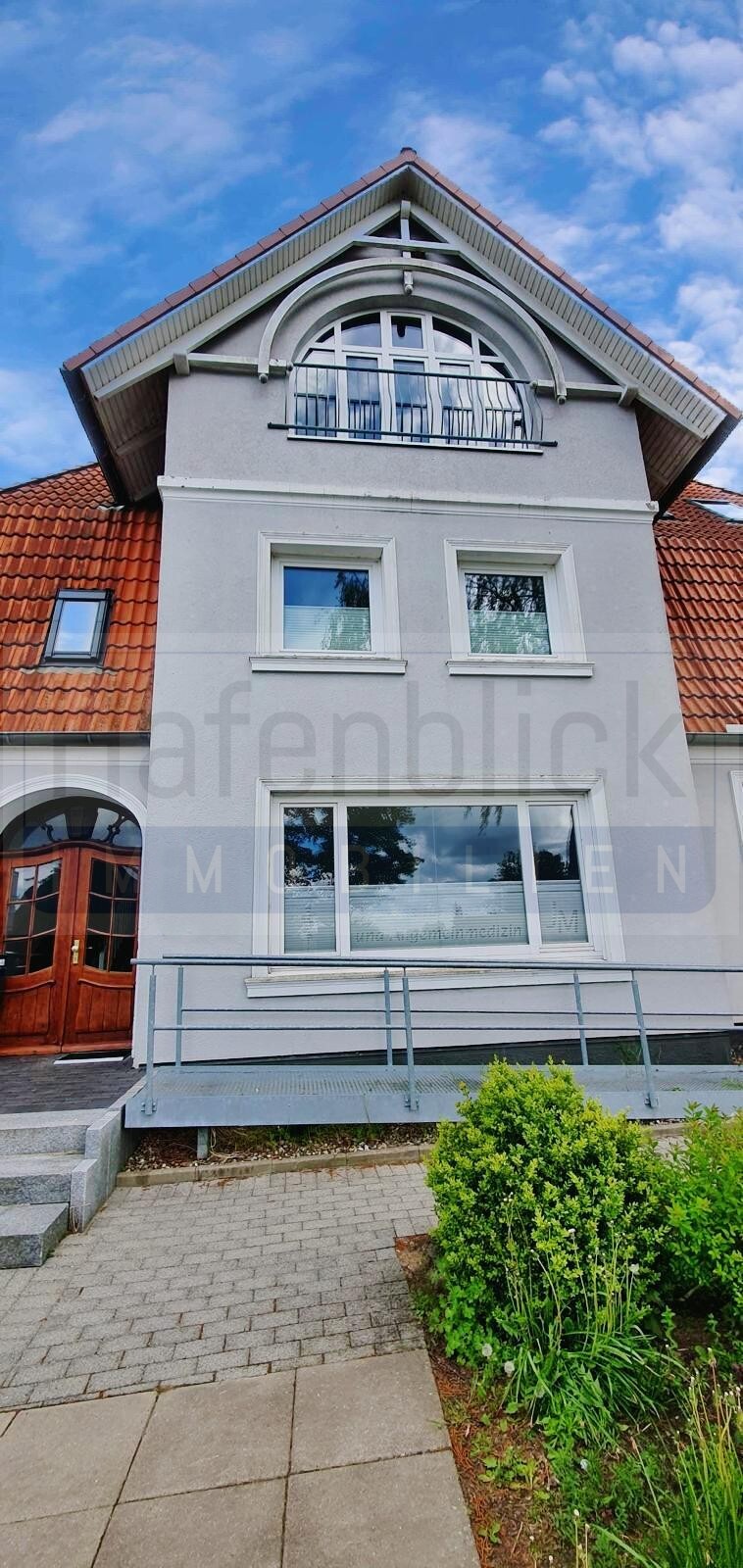 Hausfront-Eingang Mehrfamilienhaus Heikendorf