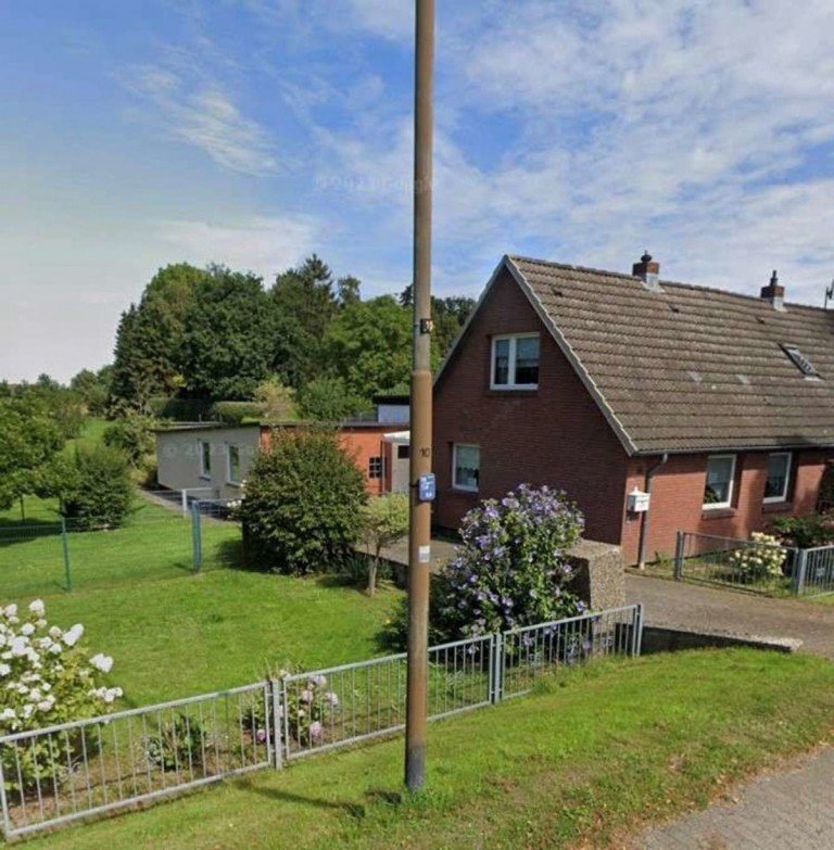 Haus.au�en L�beck Haus Investoren aufgepasst ! Doppelhaush�lfte mit 1870qm Grundst�ck/ 870qm Bauland