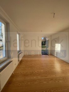 Wohnzimmer mit Terrassent�r Direkt an der Kieler F�rde ! Sanierte 3-Zi-Altbauwohnung-Terrasse zum Garten- Denkmalschutz
