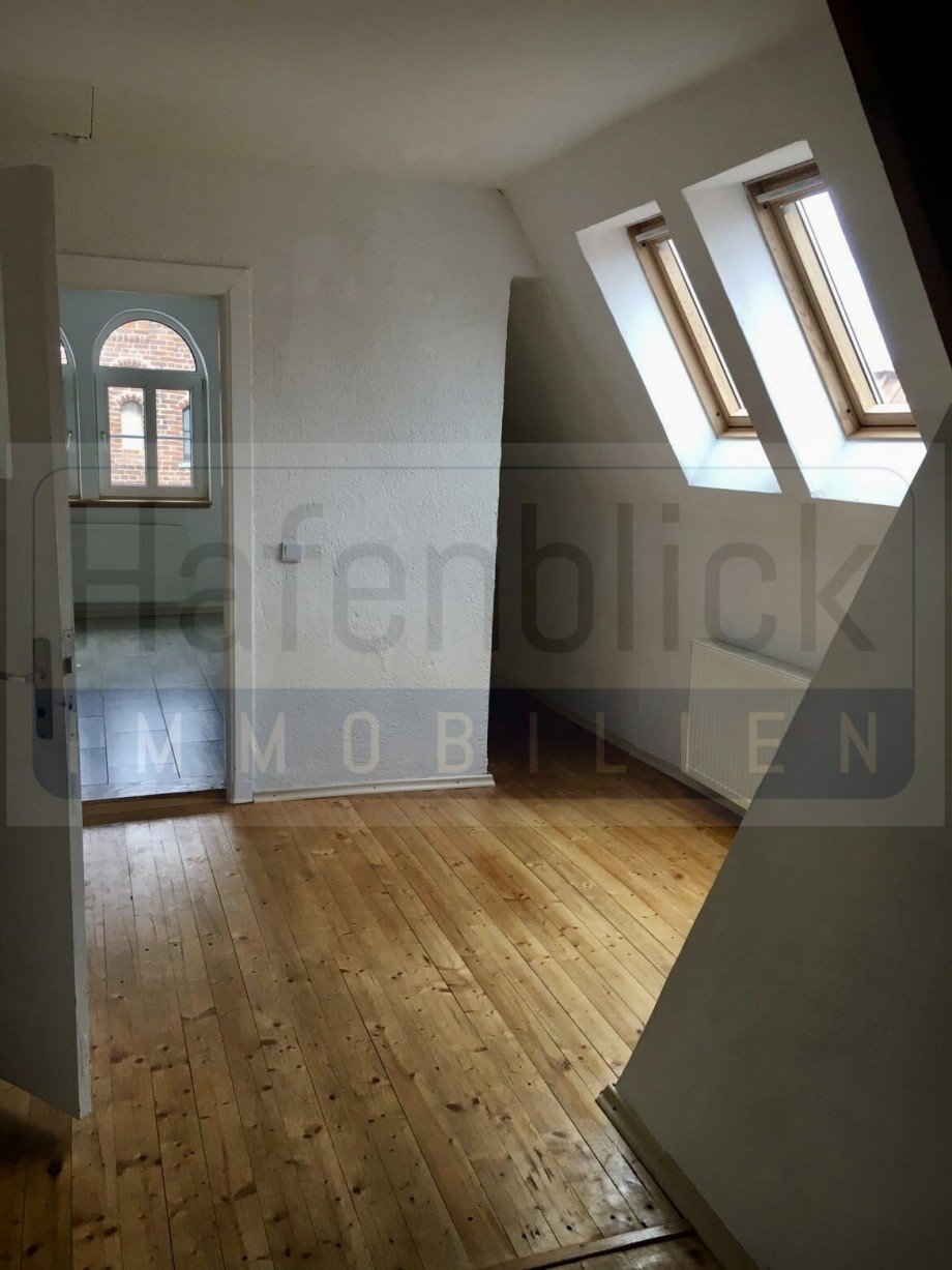 Durchgangszimmer DG Mehrfamilienhaus L�beck