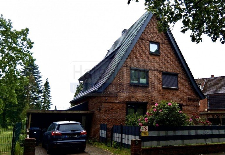 Hausfront mit Carport Rendsburg Einfamilienhaus Ihr Familientraum am Wahrzeichen Rendsburgs:Charmantes, saniertes 8 Zimmer EFH mit gro�em Garten