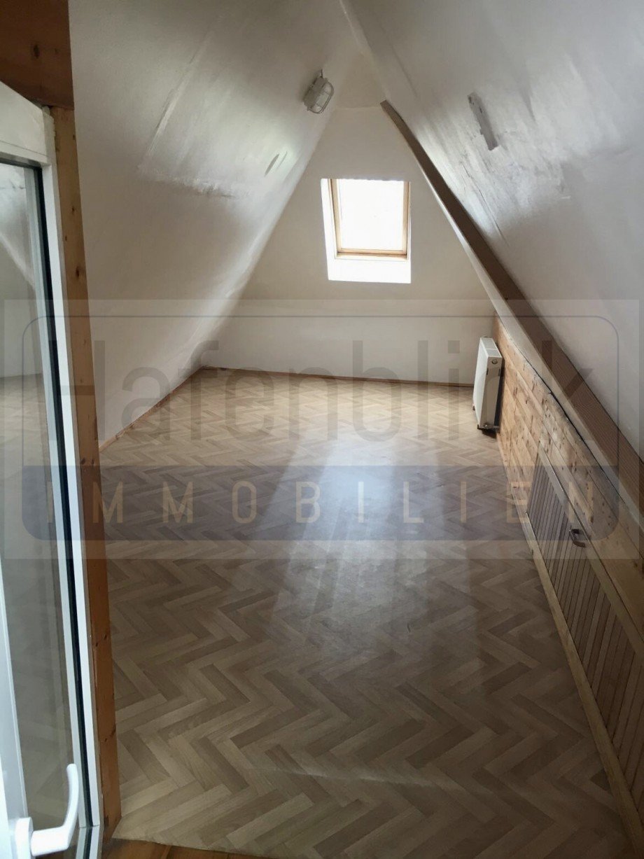 Ausgebauter Spitzboden Mehrfamilienhaus L�beck