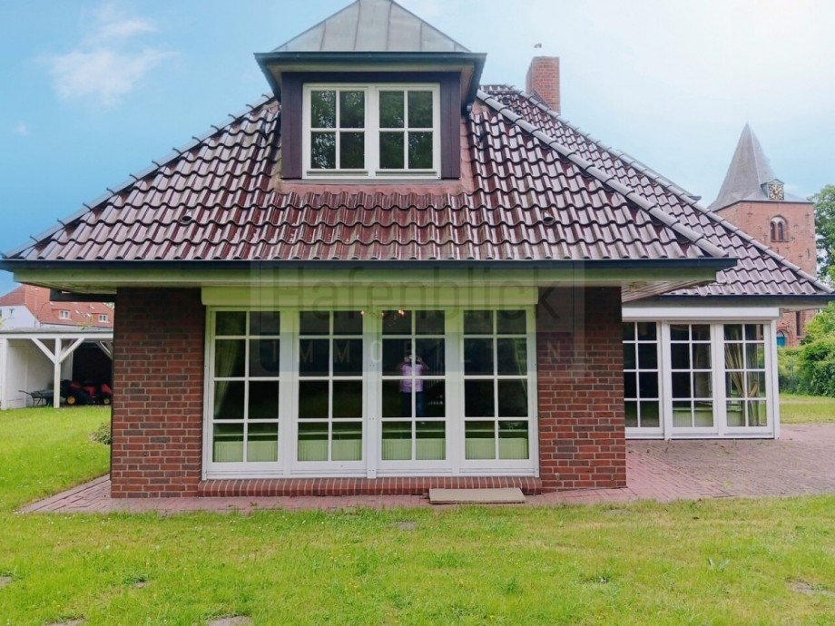 Hausr�ckseite mit Terrassen Einfamilienhaus L�beck