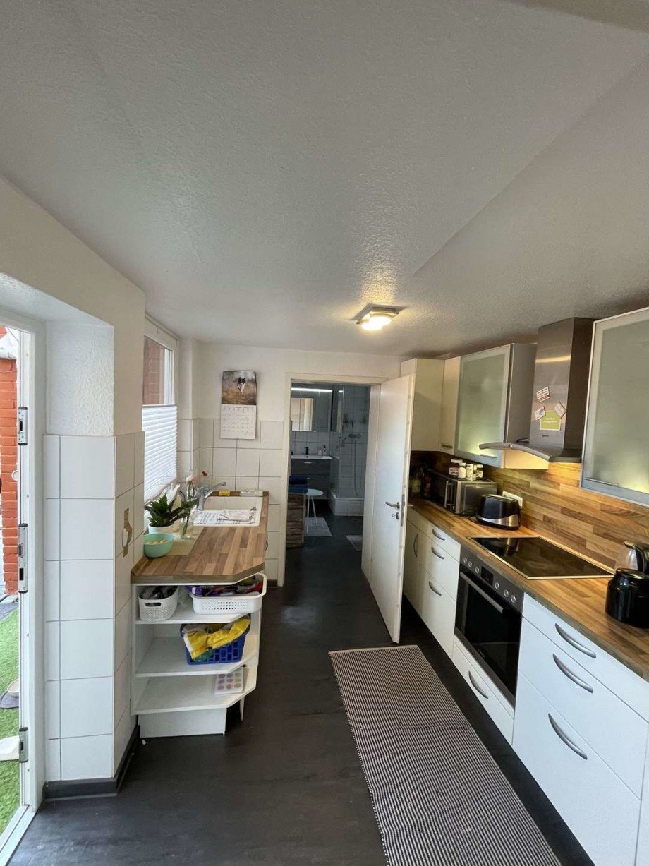 K�che.Durchblick zum Duschbad Haus L�beck