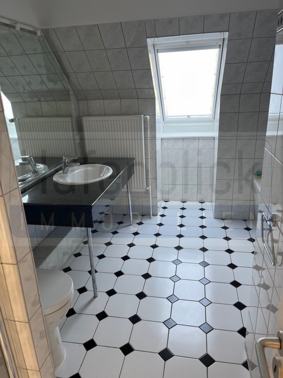 Bad mit Fenster Etagenwohnung Reinbek