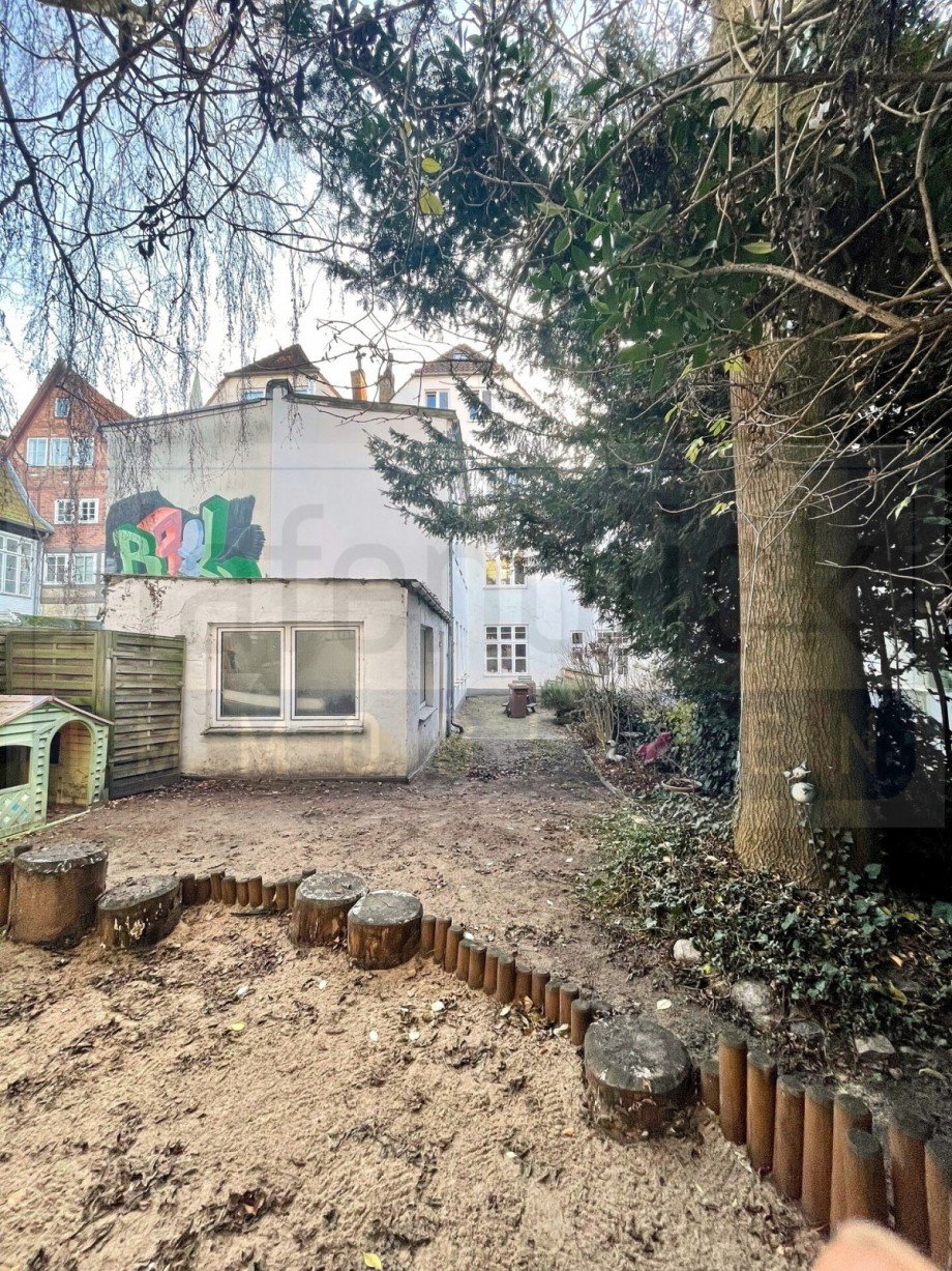 Garten mit Schuppen Mehrfamilienhaus L�beck