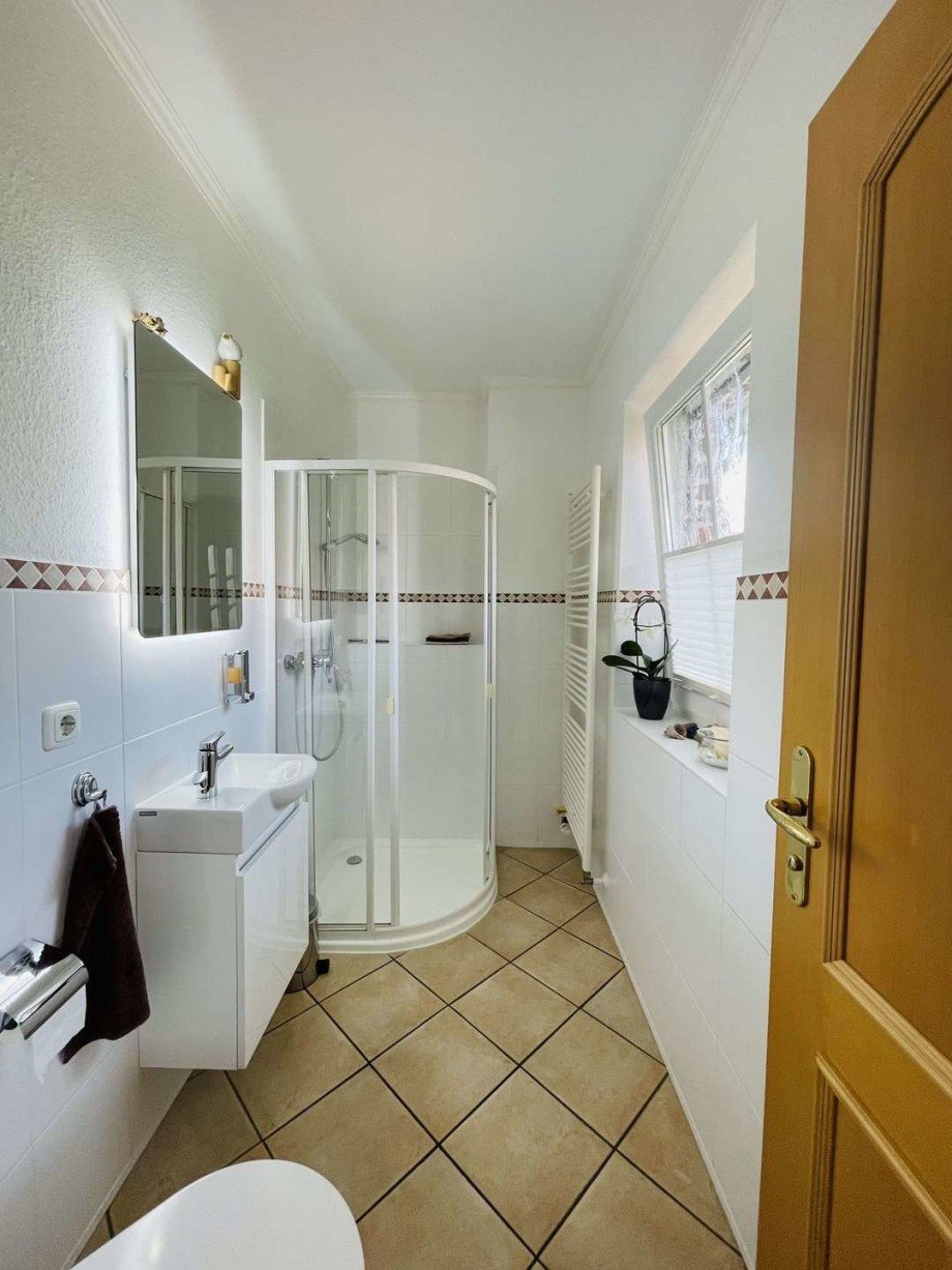 Duschbad EG mit Fenster Einfamilienhaus Scharbeutz
